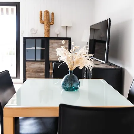 Appartement Aiguillon, 4 Pers, A 5min A Pied, Parking *