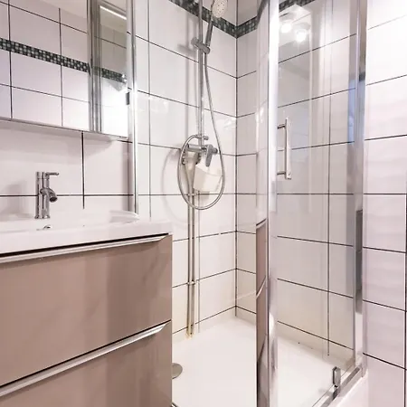 Aiguillon, 4 Pers, A 5min A Pied, Parking Appartement